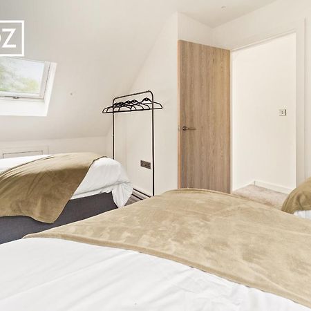 Spacious 4 Bedroom 3 Bath House For Families & Contractors With Free Parking, Fast Wi-Fi & Netflix By Firoz Property Management Leeds  Exterior photo
