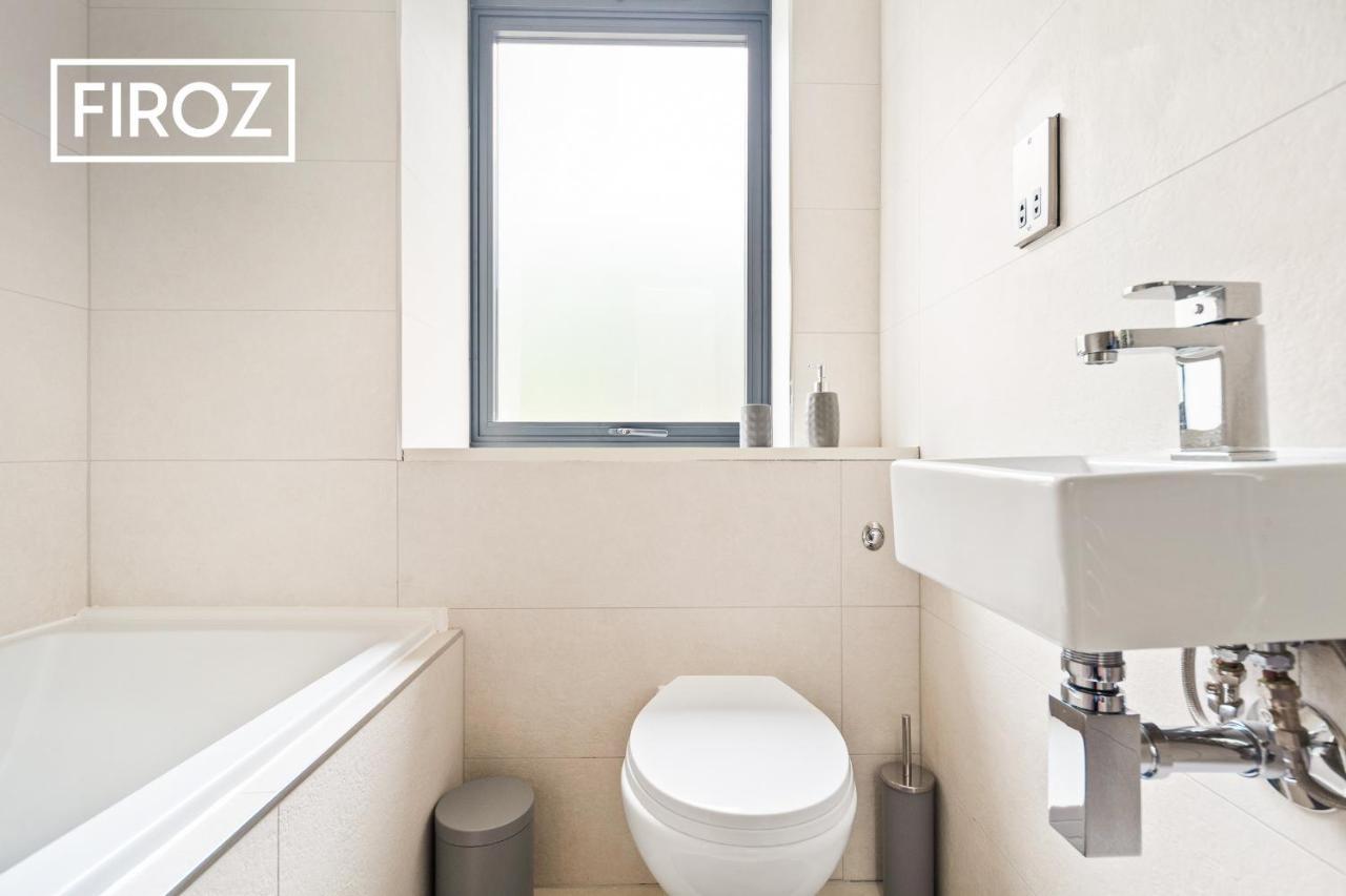Spacious 4 Bedroom 3 Bath House For Families & Contractors With Free Parking, Fast Wi-Fi & Netflix By Firoz Property Management Leeds  Exterior photo